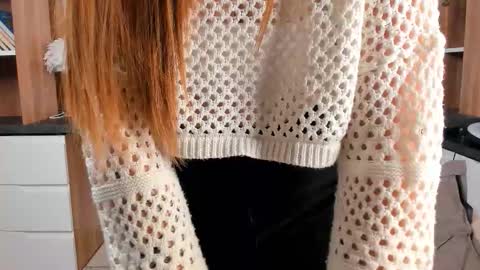 Snapshot of barrieyounkers chatting on December 15, 1:21 am Elise online show from December 15, 1:21 am