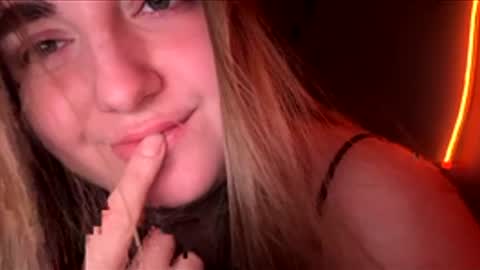 Sue  online show from May 27, 10:18 pm