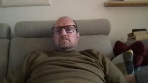 Snapshot of basher69horny4u chatting on December 1, 8:41 am basher69horny4u online show from December 1, 8:41 am