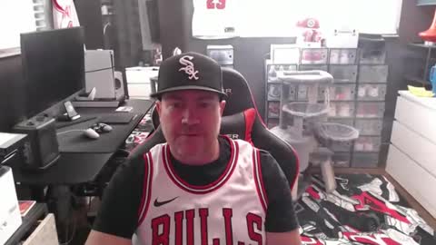 Snapshot of basketballjerseygang chatting on October 22, 7:02 pm Jordan online show from October 22, 7:02 pm