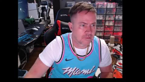 Snapshot of basketballjerseygang chatting on November 17, 11:43 pm Jordan online show from November 17, 11:43 pm