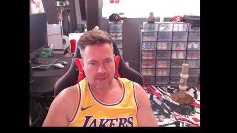 Snapshot of basketballjerseygang chatting on November 24, 7:02 pm Jordan online show from November 24, 7:02 pm
