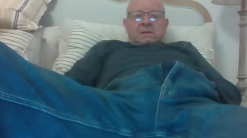 Snapshot of bass245 chatting on March 28, 6:18 pm Bass245 online show from March 28, 6:18 pm