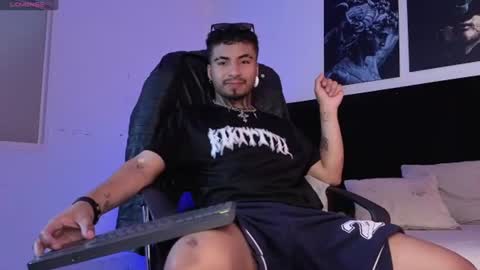 bastian66_ online show from June 11, 10:19 pm