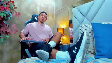 Bastian Independent Model online show from September 25, 2:10 pm