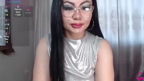 Snapshot of batari_giya chatting on February 25, 5:19 am Lara online show from February 25, 5:19 am