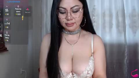 Snapshot of batari_giya chatting on March 2, 5:12 am Lara online show from March 2, 5:12 am