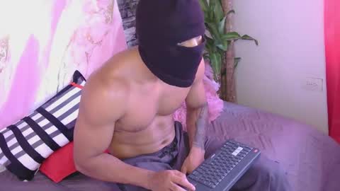 batmanhot7 online show from September 12, 9:26 pm