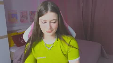 Snapshot of batty_sweetie chatting on June 17, 7:44 am Jessica online show from June 17, 7:44 am