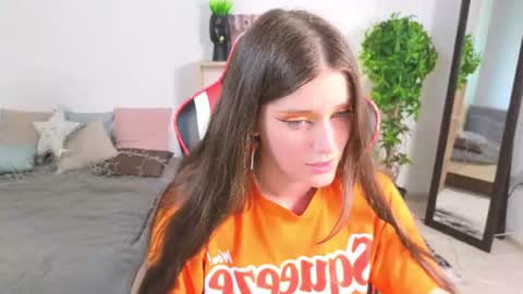 Snapshot of batty_sweetie chatting on July 19, 8:40 am Jessica online show from July 19, 8:40 am