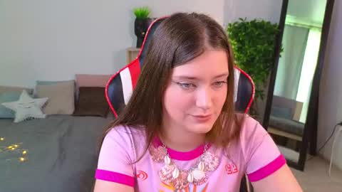 Snapshot of batty_sweetie chatting on July 28, 8:10 am Jessica online show from July 28, 8:10 am
