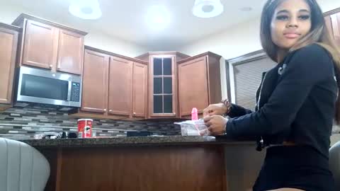 bayliierobins online show from February 17, 12:07 am