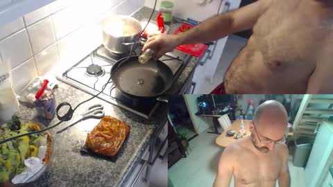 Snapshot of bazzz_8 chatting on October 10, 6:07 pm bazzz_8 online show from October 10, 6:07 pm