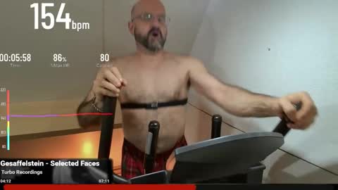 Snapshot of bazzz_8 chatting on October 20, 5:24 pm bazzz_8 online show from October 20, 5:24 pm