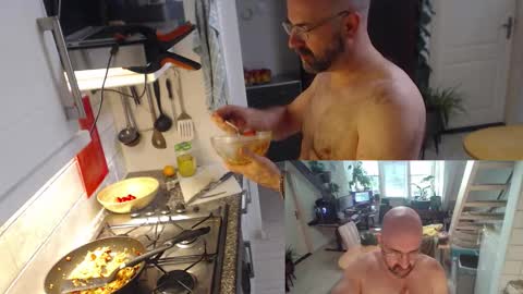 Snapshot of bazzz_8 chatting on October 22, 3:34 pm bazzz_8 online show from October 22, 3:34 pm