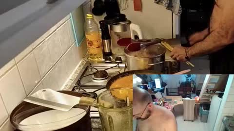 Snapshot of bazzz_8 chatting on February 7, 4:43 pm bazzz_8 online show from February 7, 4:43 pm