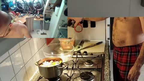 Snapshot of bazzz_8 chatting on April 9, 4:12 pm bazzz_8 online show from April 9, 4:12 pm