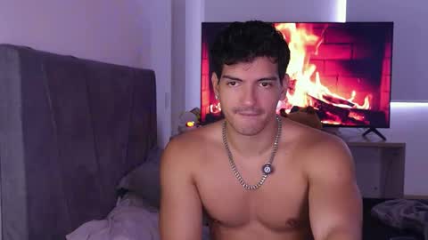 Snapshot of bbbeachboy chatting on February 14, 5:21 pm Valentino online show from February 14, 5:21 pm