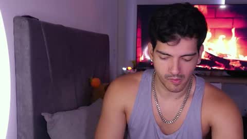 Snapshot of bbbeachboy chatting on February 15, 9:00 pm Valentino online show from February 15, 9:00 pm