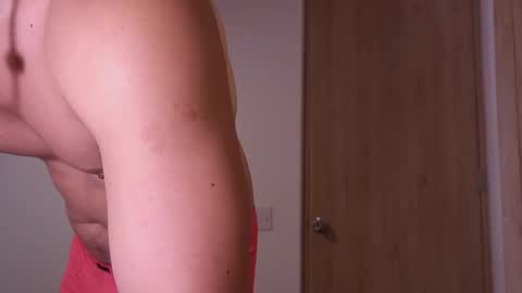 Snapshot of bbbeachboy chatting on February 21, 9:16 pm Valentino online show from February 21, 9:16 pm