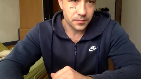 Snapshot of bbnamelezz chatting on March 9, 7:01 am BB Namelezz online show from March 9, 7:01 am