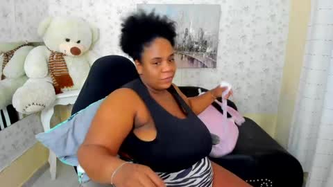 Snapshot of bbw_charlote chatting on April 11, 12:20 pm Charlote online show from April 11, 12:20 pm