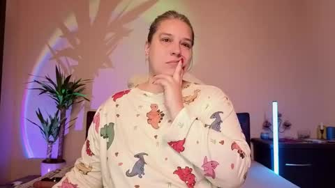 Snapshot of bbw_goddes chatting on February 22, 9:19 am Love online show from February 22, 9:19 am