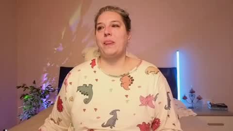Snapshot of bbw_goddes chatting on April 1, 3:42 pm Love online show from April 1, 3:42 pm