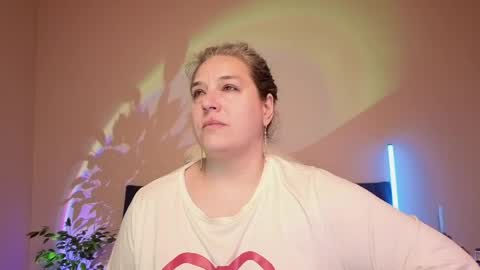 Snapshot of bbw_goddes chatting on April 3, 7:23 pm Love online show from April 3, 7:23 pm