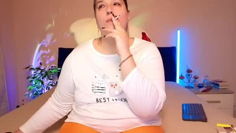 Snapshot of bbw_goddes chatting on April 16, 12:39 pm Love online show from April 16, 12:39 pm