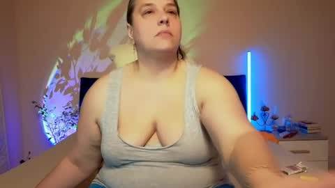 Snapshot of bbw_goddes chatting on April 18, 2:15 am Love online show from April 18, 2:15 am