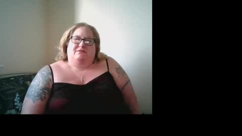 Snapshot of bbw_uk100 chatting on March 28, 5:56 pm Twisted Desire Submission online show from March 28, 5:56 pm