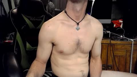 bchillin28 online show from March 27, 6:18 pm