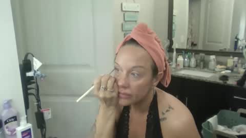 Snapshot of bdon1977 chatting on April 6, 10:49 am bdon1977 online show from April 6, 10:49 am