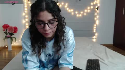 Sara  Juan online show from June 5, 6:52 am