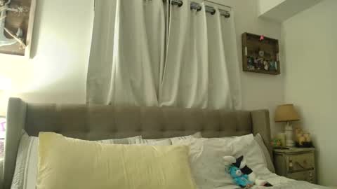 Emma online show from December 16, 5:45 am