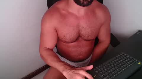 Snapshot of beard_top_guy chatting on February 27, 10:54 pm Beard Guy online show from February 27, 10:54 pm