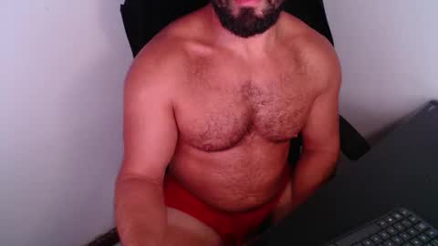 Snapshot of beard_top_guy chatting on April 16, 11:07 pm Beard Guy online show from April 16, 11:07 pm