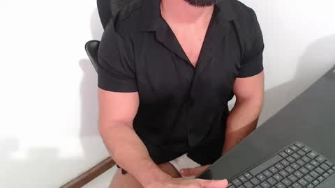 Snapshot of beard_top_guy chatting on May 7, 11:04 am Beard Guy online show from May 7, 11:04 am