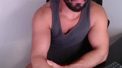 Snapshot of beard_top_guy chatting on May 17, 4:36 pm Beard Guy online show from May 17, 4:36 pm
