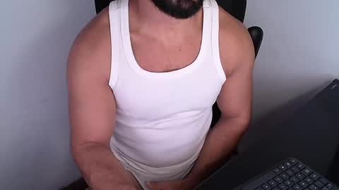 Snapshot of beard_top_guy chatting on May 20, 12:55 pm Beard Guy online show from May 20, 12:55 pm