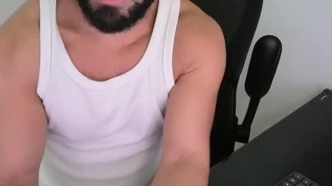 Snapshot of beard_top_guy chatting on May 28, 2:25 pm Beard Guy online show from May 28, 2:25 pm