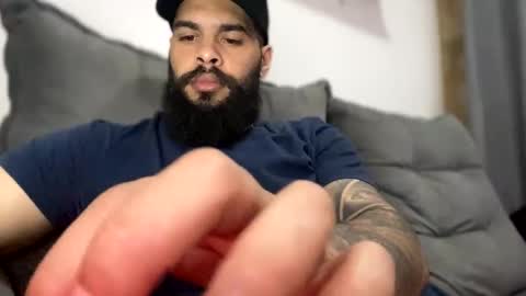 Snapshot of beardmax chatting on October 8, 6:11 am Min online show from October 8, 6:11 am