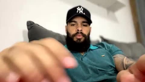 Snapshot of beardmax chatting on October 11, 5:28 am Min online show from October 11, 5:28 am