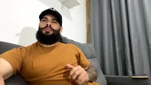 Snapshot of beardmax chatting on October 17, 6:05 am Min online show from October 17, 6:05 am