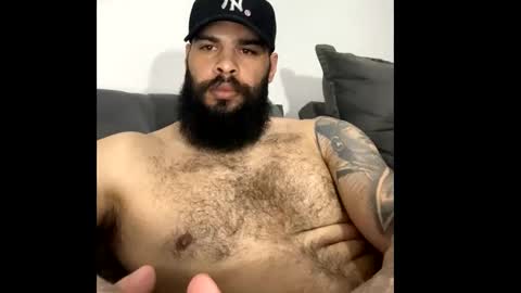 Snapshot of beardmax chatting on October 18, 6:48 am Min online show from October 18, 6:48 am