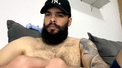 Snapshot of beardmax chatting on October 19, 7:09 am Min online show from October 19, 7:09 am