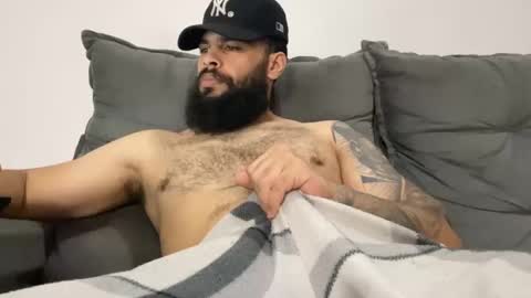 Snapshot of beardmax chatting on October 28, 5:11 am Min online show from October 28, 5:11 am