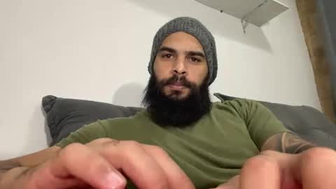 Snapshot of beardmax chatting on November 3, 5:31 am Min online show from November 3, 5:31 am