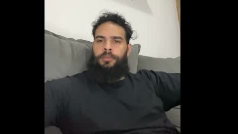 Snapshot of beardmax chatting on November 4, 5:28 am Min online show from November 4, 5:28 am